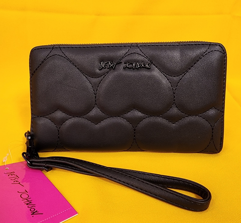 Betsey Johnson Black Quilted Heart Love Wallet Wristlet Zip Around